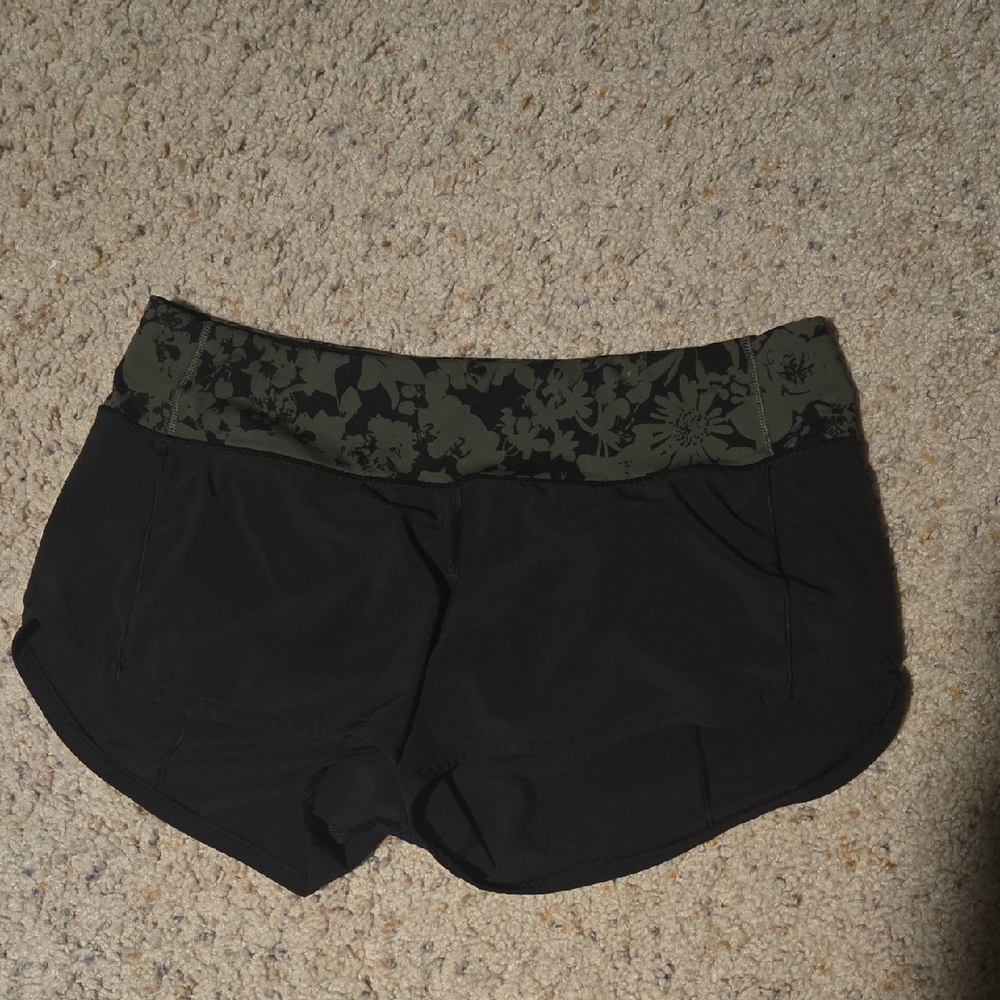 Lululemon Black and Green Shorts Size 6